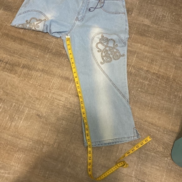Americana Blues Boutique Womens Cut out embroidered capris | Size 12 | NWOT - Picture 10 of 12